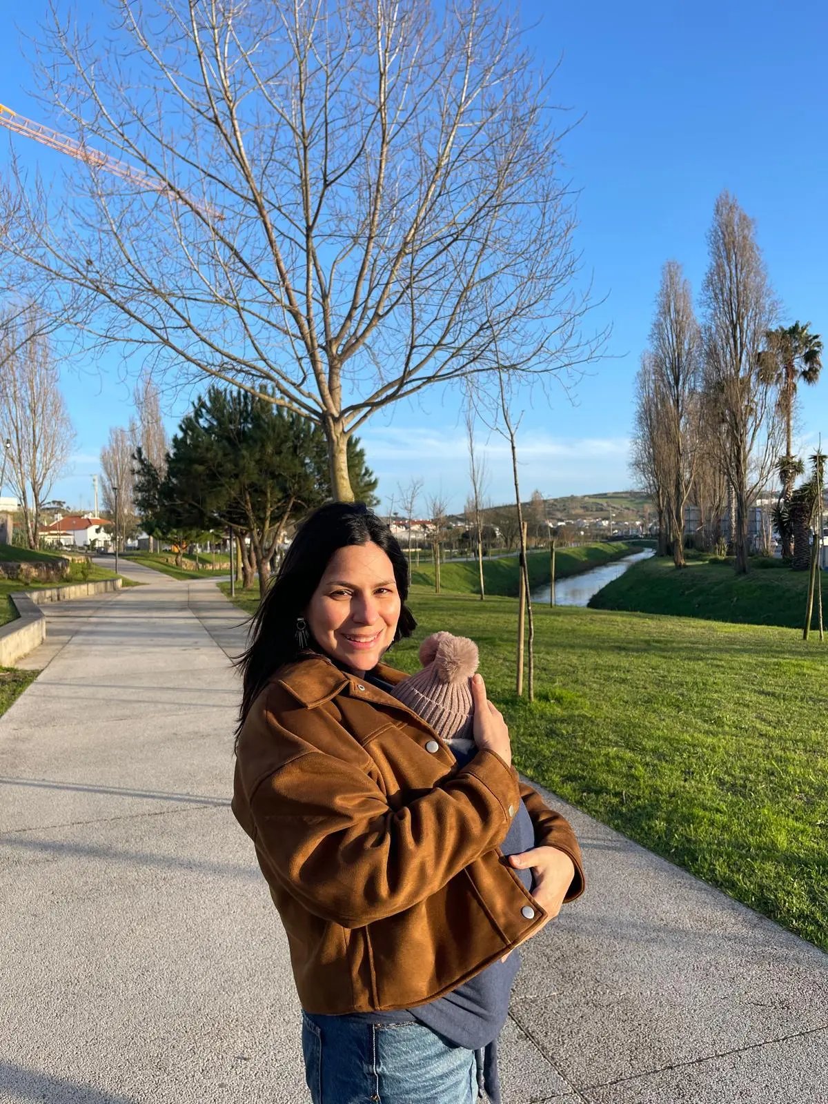 Gabriela com a sua família num passeio junto ao rio, em Lisboa